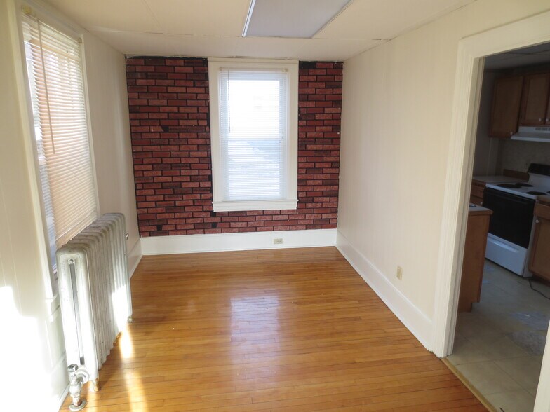 Building Photo - 23 Fountain St