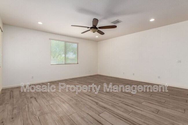 Building Photo - 35565 N Bandolier Dr