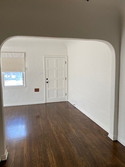 Building Photo - 1558 S Carmelina Ave
