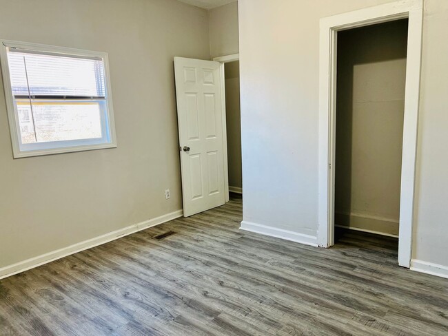 Building Photo - Newly remodeled 3 bedroom home in West Lou...