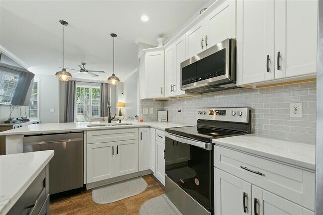 Building Photo - 1133 Village Ct SE