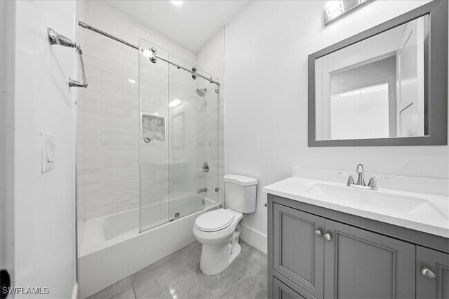 Building Photo - 3261 15th Ave SW