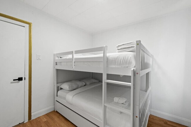 Building Photo - 21 Lord Ave