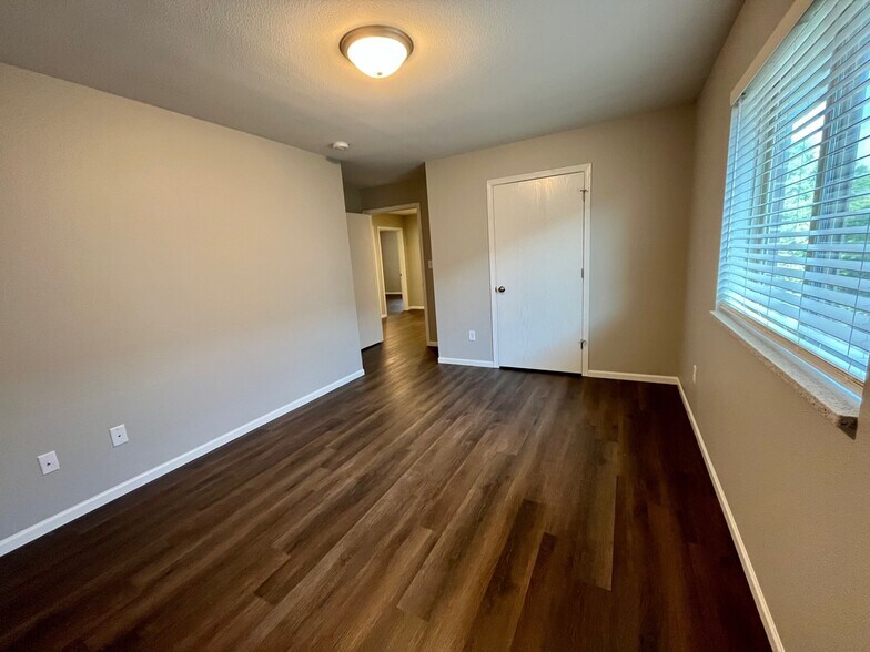 Building Photo - 2322 College St