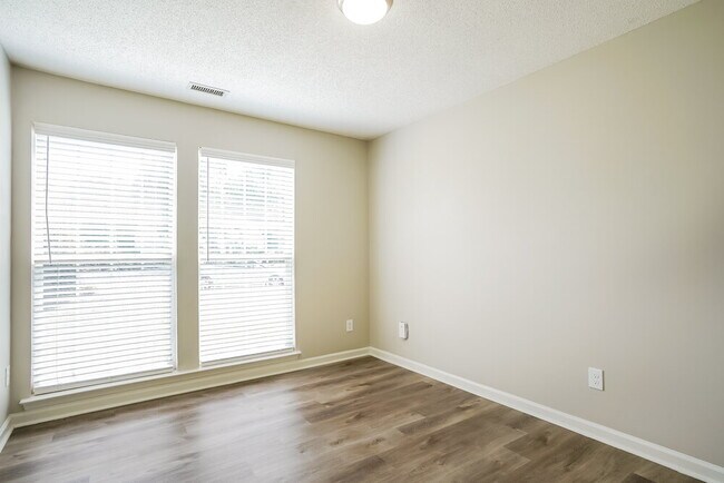 Building Photo - 204 Yellow Jasmine Path