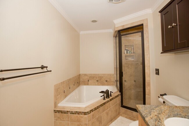 Building Photo - Stunning home in Weymouth Woods Southern P...