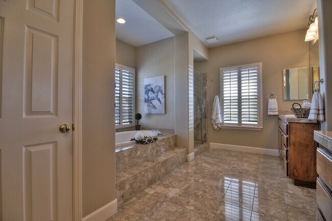 Building Photo - Beautiful 5BD/5BA Livermore Home with Huge Bonus Room and Full Downstairs Bedroom Suite!