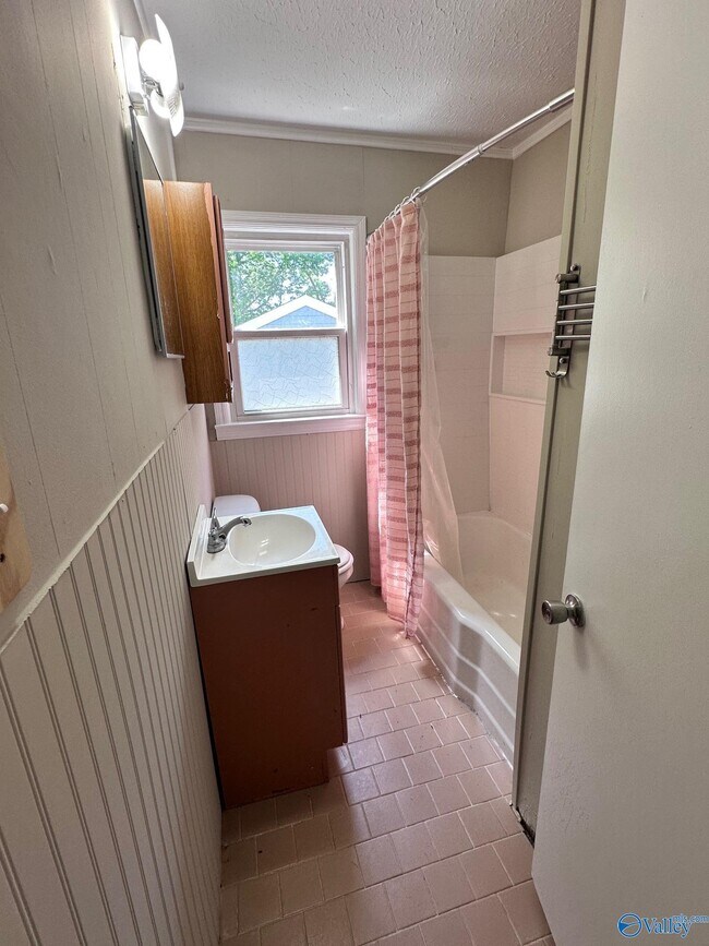 Building Photo - 2502 Hill St NW