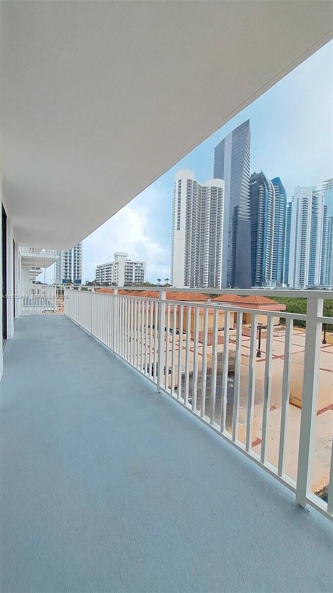 Building Photo - 210 174th St