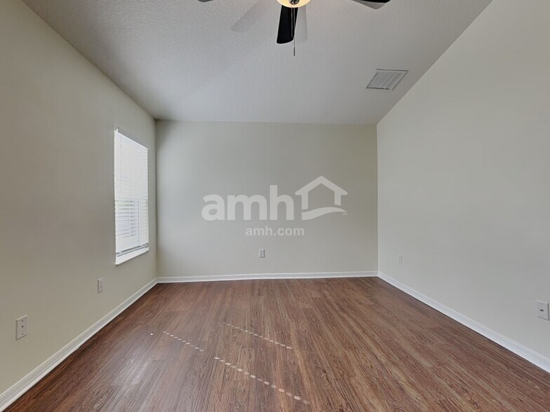 Building Photo - 9848 Edmonton Dr