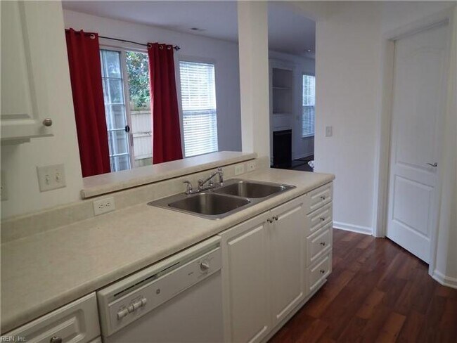 Building Photo - 2 bedroom in Virginia Beach VA 23455