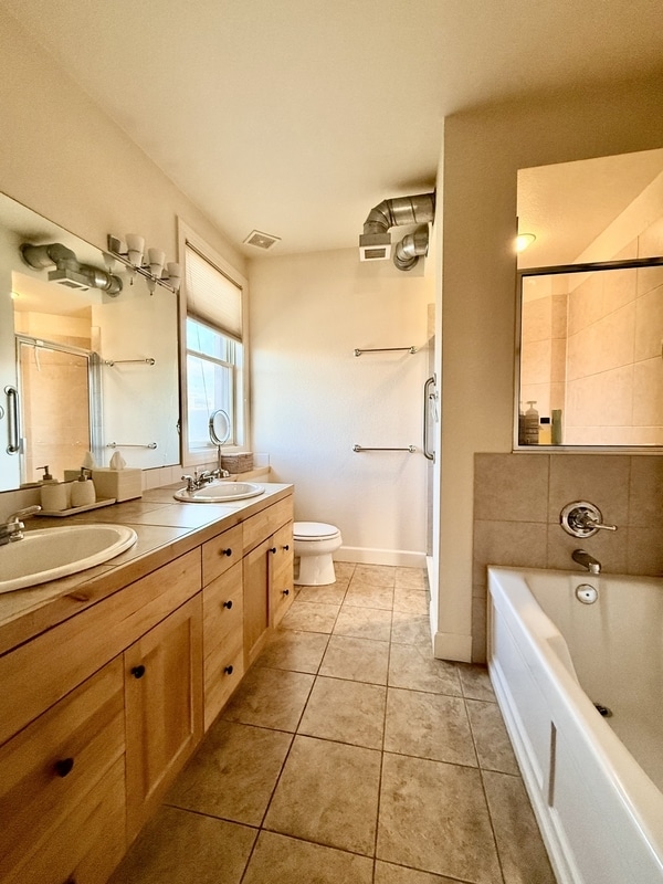 Building Photo - 261 Pine St