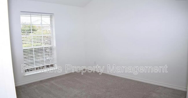 Building Photo - 4704 Sailboat Dr