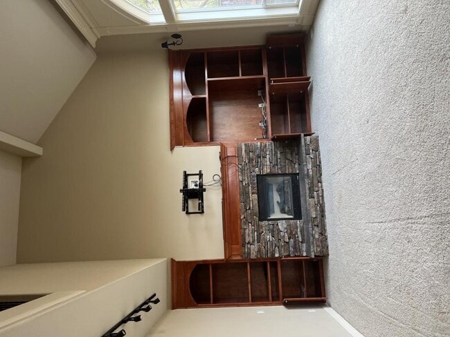 Building Photo - 15715 SE Bybee Dr