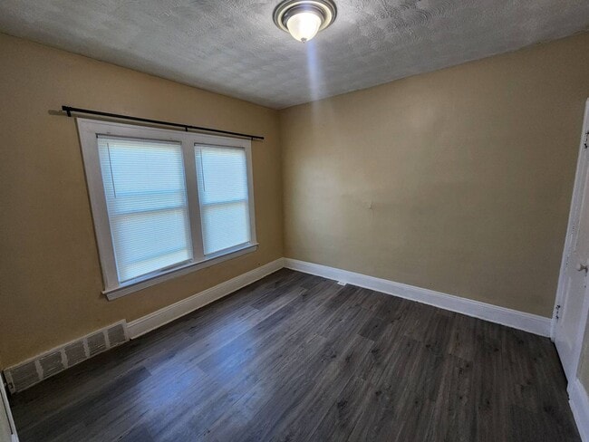 Building Photo - 15816 Grovewood Ave