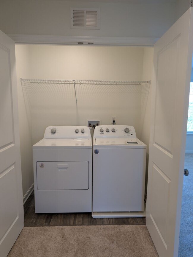 Building Photo - 450 Locust Run Dr