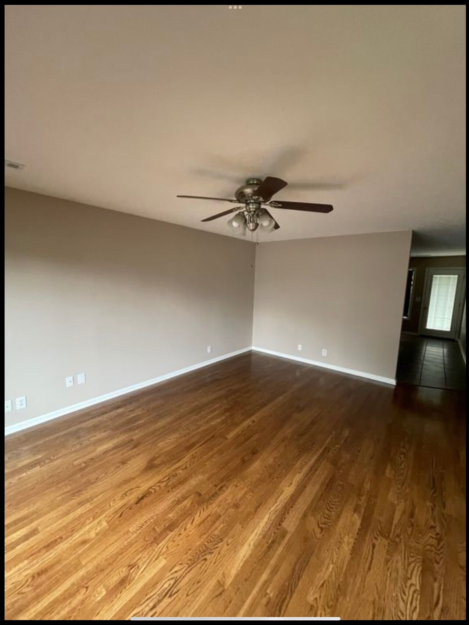 Building Photo - 1053 Red Apple Ct