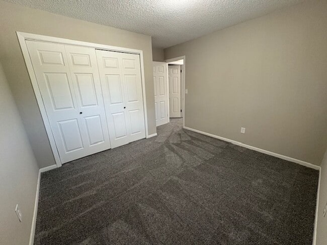 Building Photo - Beautifully Updated 2-Bedroom Duplex with ...