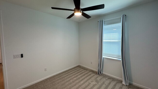 Building Photo - Unfurnished Annual Rental Available Now