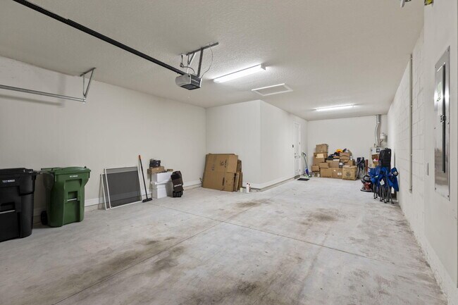 Building Photo - 10373 SW Green Turtle Ln