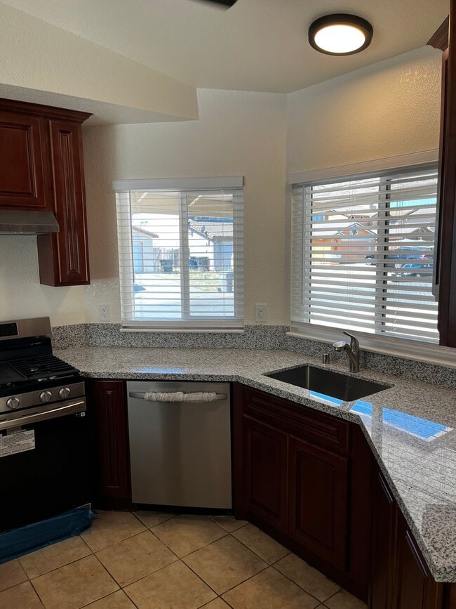 Building Photo - Newly Renovated 2 Bedroom , 1 Bath, 1600 S...