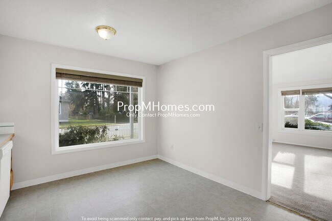 Building Photo - Cozy Two Bedroom Home in Willamette on a Massive Lot!
