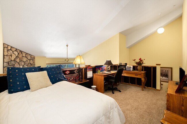 Building Photo - Silverthorne Condo – Winter Seasonal Lease...