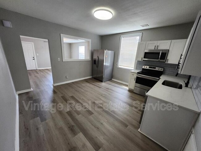 Building Photo - 2406 E Clark St