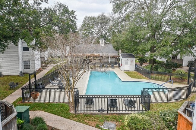 Building Photo - 9809 Richmond Ave.