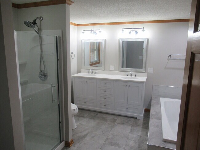 Building Photo - Denver Four Bedroom Home For Rent!