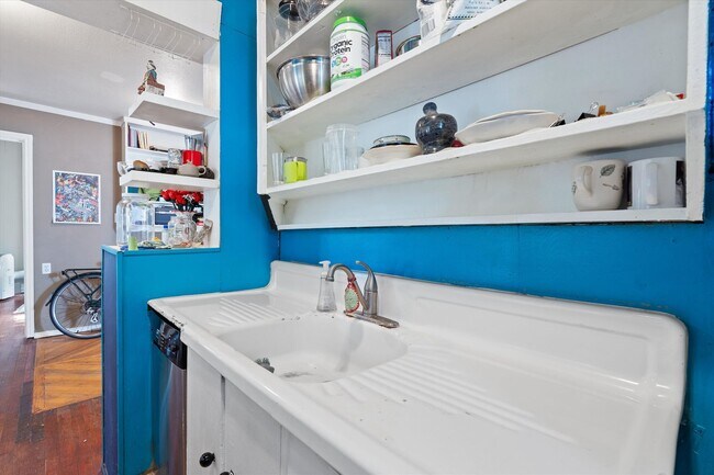 Building Photo - 3404 1/2 Grooms St