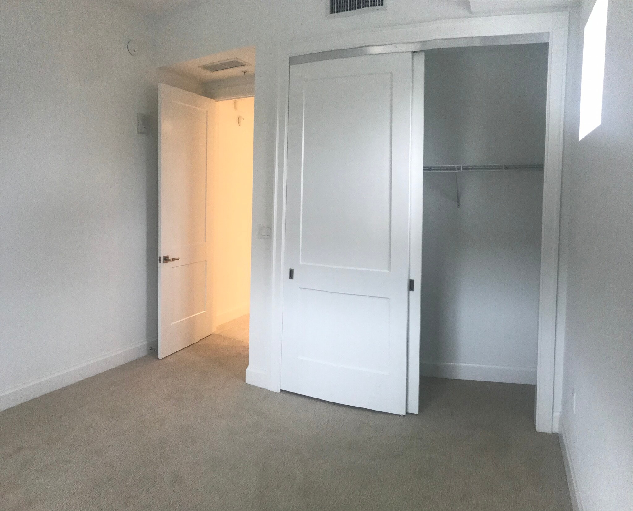Guest room - 1111 Central Ave