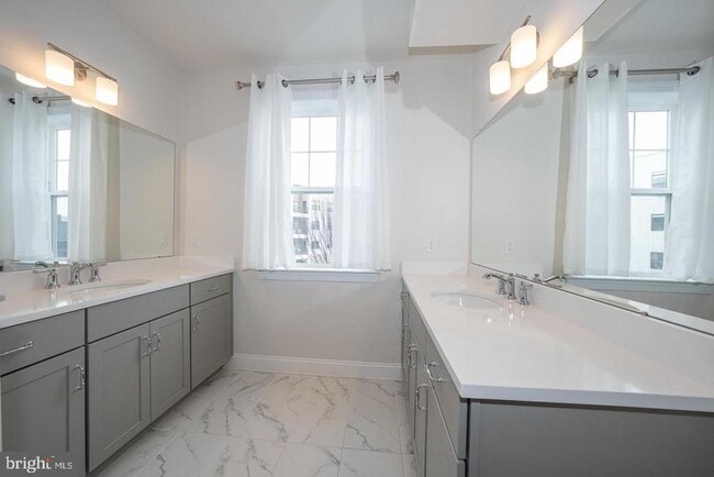 Building Photo - 220 Charles Ellis Dr