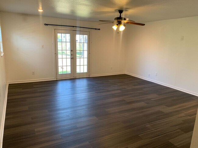 Building Photo - *COMING SOON* Spectacular 3 bedroom HOME