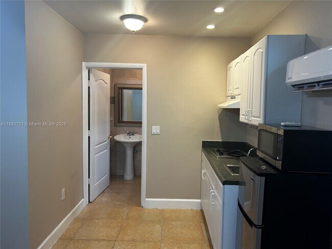 Building Photo - 7630 SW 73rd Pl