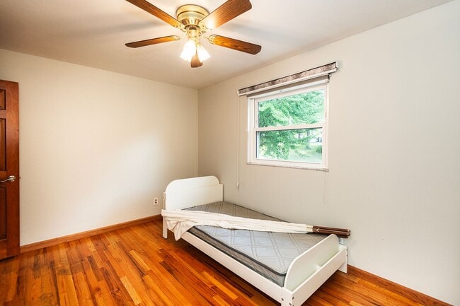 Building Photo - Spacious 4-Bed, 2.5-Bath Split-Level Home