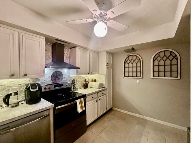 Building Photo - 2425 Presidential Way