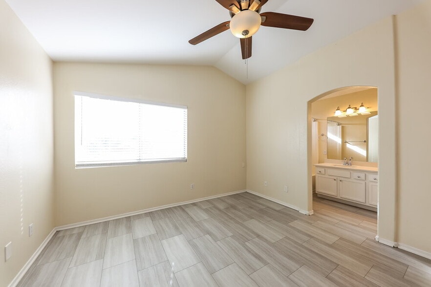 Building Photo - 1111 W Wagoner Rd