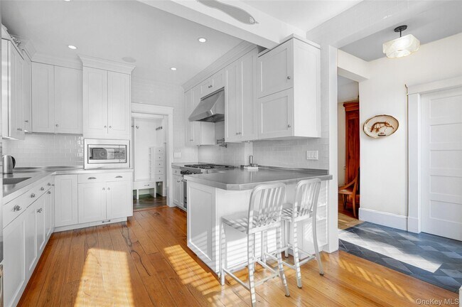 Building Photo - 5 Gerlach Pl