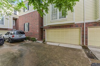 Building Photo - 2322 Chenevert St