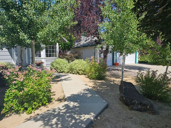 Primary Photo - Southwest Reno Hidden Gem - Stunning Back ...