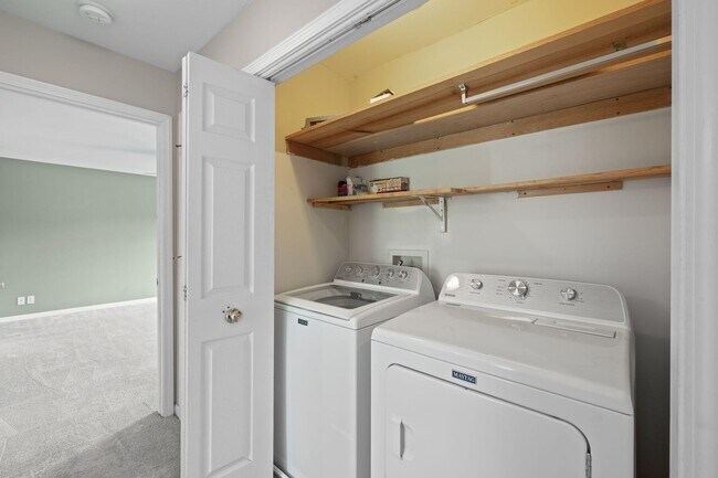 Building Photo - 406 Lakewood Dr