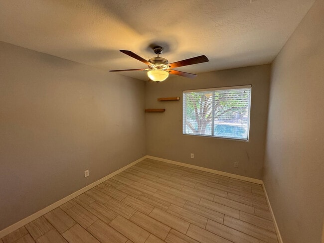 Building Photo - 24 S Willow Creek St