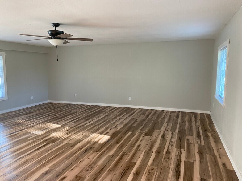 Building Photo - 43303 S 646 Rd