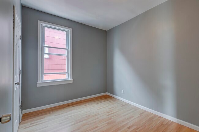 Building Photo - 98 Trask Ave