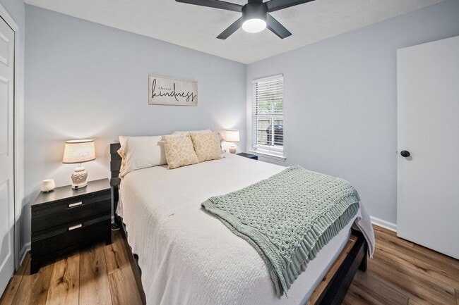 Building Photo - Whitemarsh Island Gem - Charming 3-Bedroom Home on a Corner Lot in Battery Point