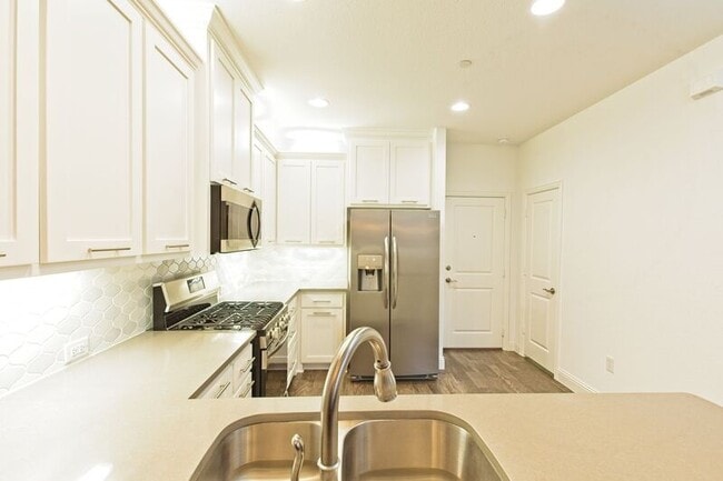 Building Photo - 3116 Gaylord Dr