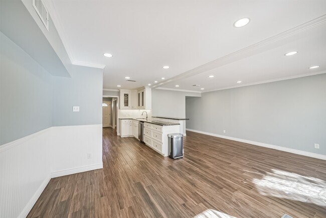 Building Photo - 4521 Acacia St