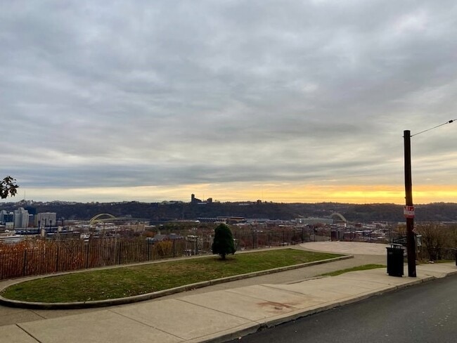 Building Photo - 1614 Myler St