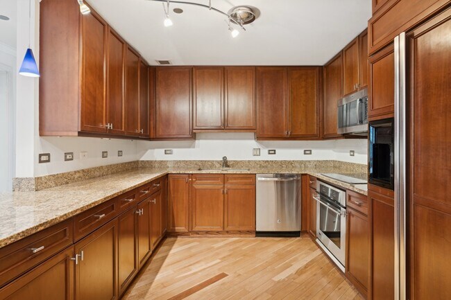 Building Photo - 130 N Garland Ct
